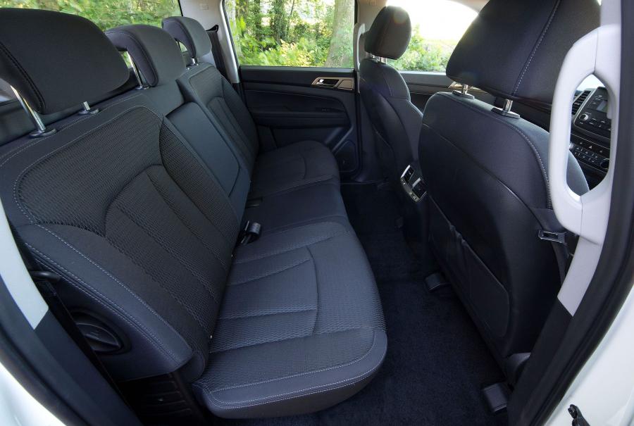Интерьер SsangYong Musso EX 2018 года  (UK) (фото 30 из 32)